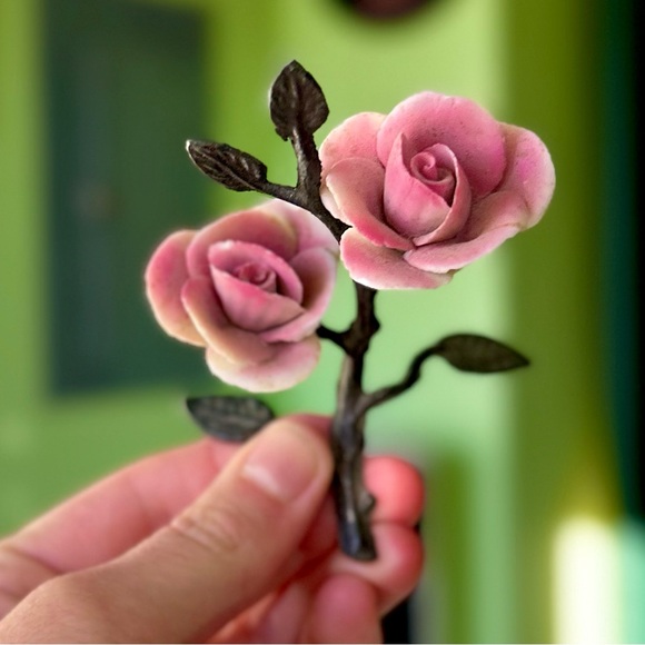 Other - VTG Dainty Elegant Standing Rose Metal Porcelain Decorative Art Decor